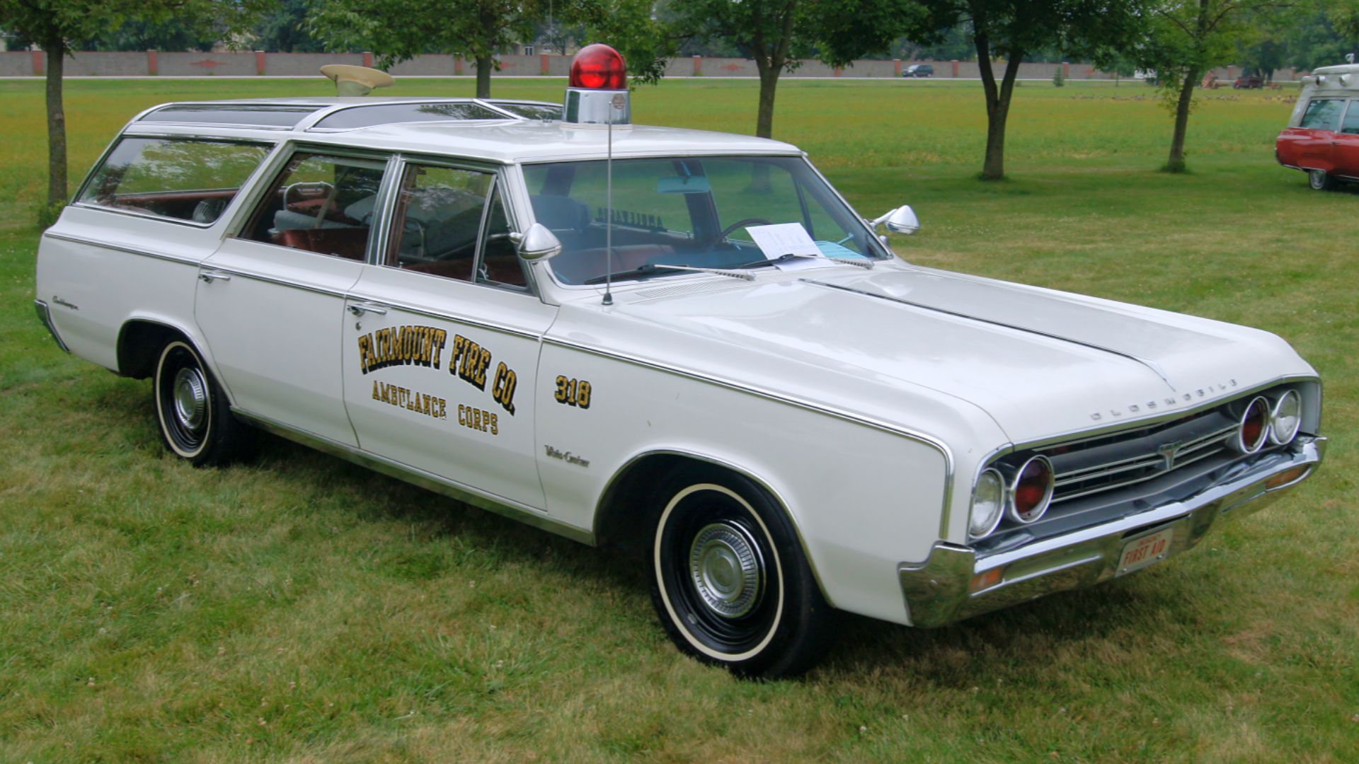 File:1964 Oldsmobile Vista Cruiser Automotive Conversion Company Amblewagon Ambulance (14754906007) cropped.jpg