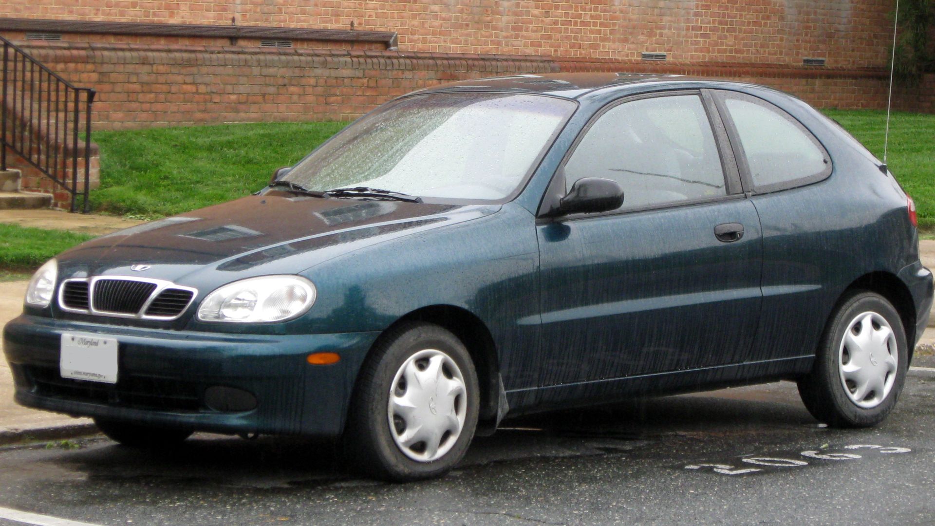 File:Daewoo Lanos hatchback -- 04-22-2011 front.jpg