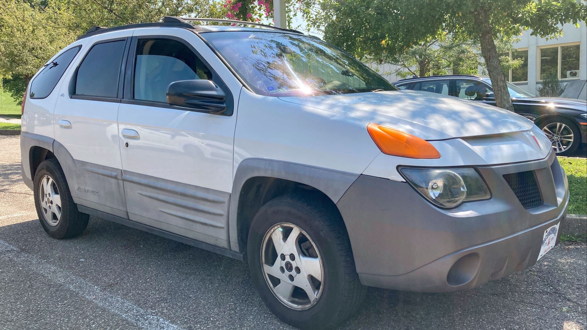 File:2001 Pontiac Aztek in Pewter Metallic, front right, 8-22-2021.jpg