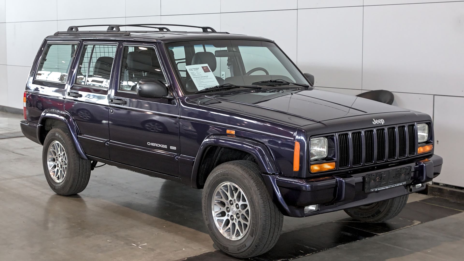 File:1999 Jeep Cherokee (XJ) 1X7A6692.jpg