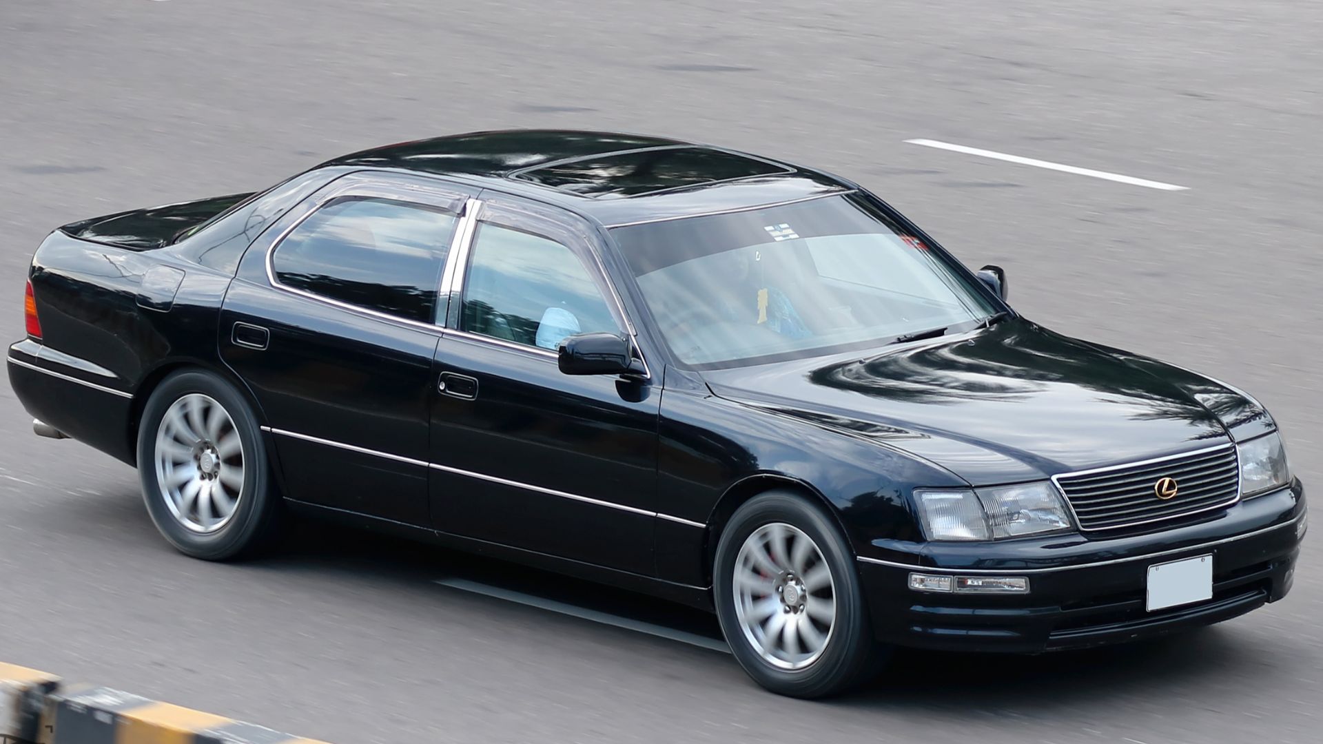 File:Lexus LS400, Bangladesh. (28989869177).jpg