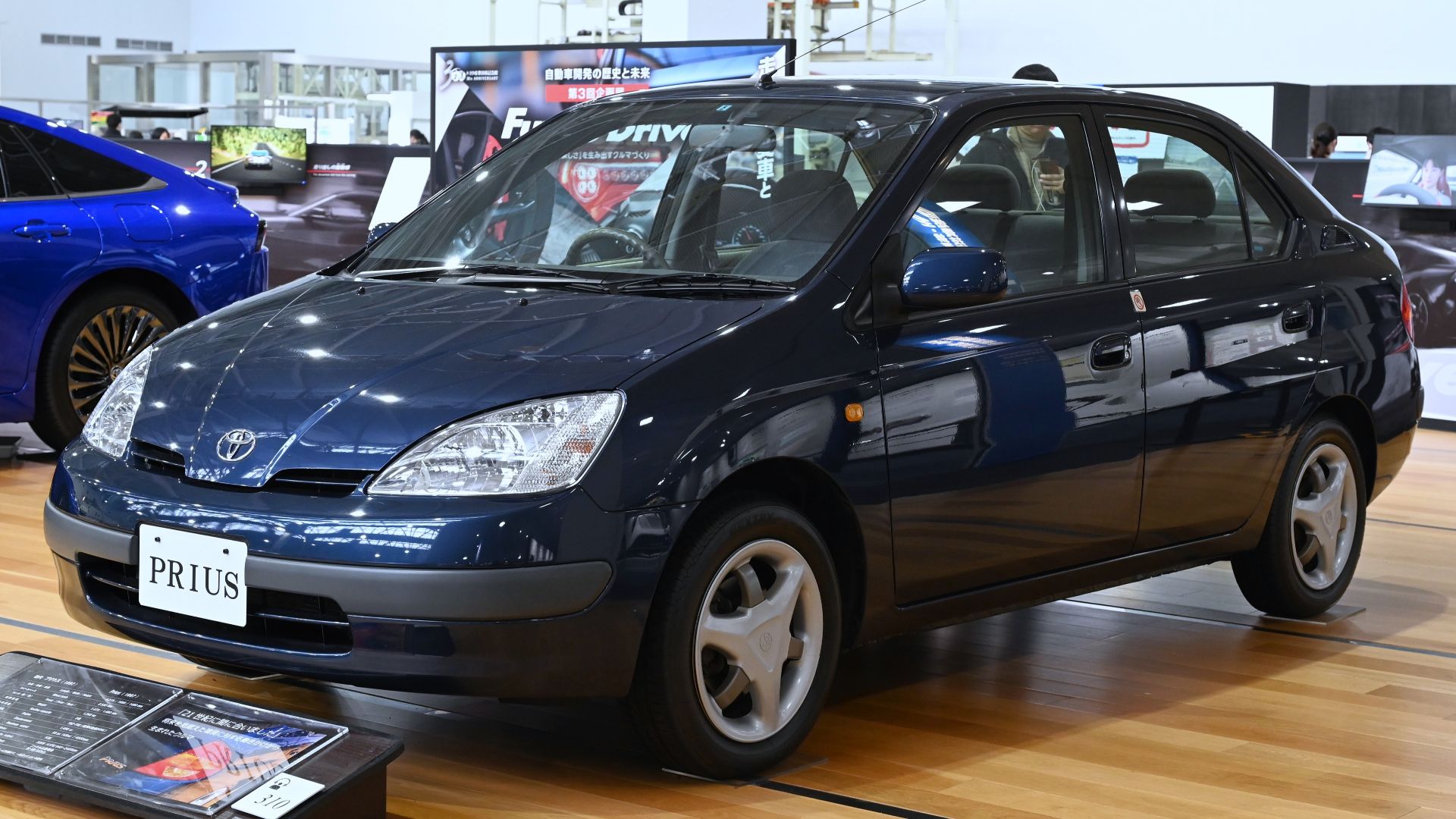 File:1997-2000 Toyota Prius.jpg