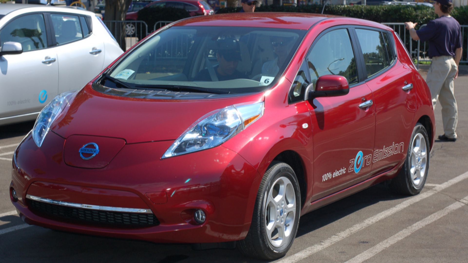 File:Nissan Leaf Drive Electric Tour Red 2010.jpg