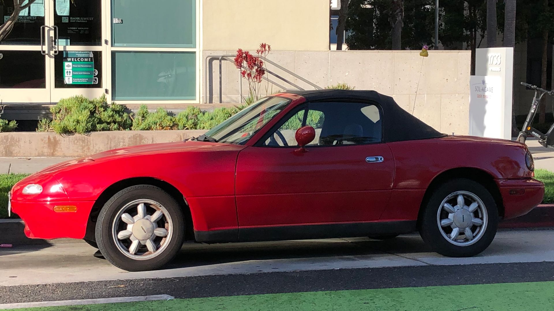 File:1989–1997 Mazda MX-5 Miata.jpg