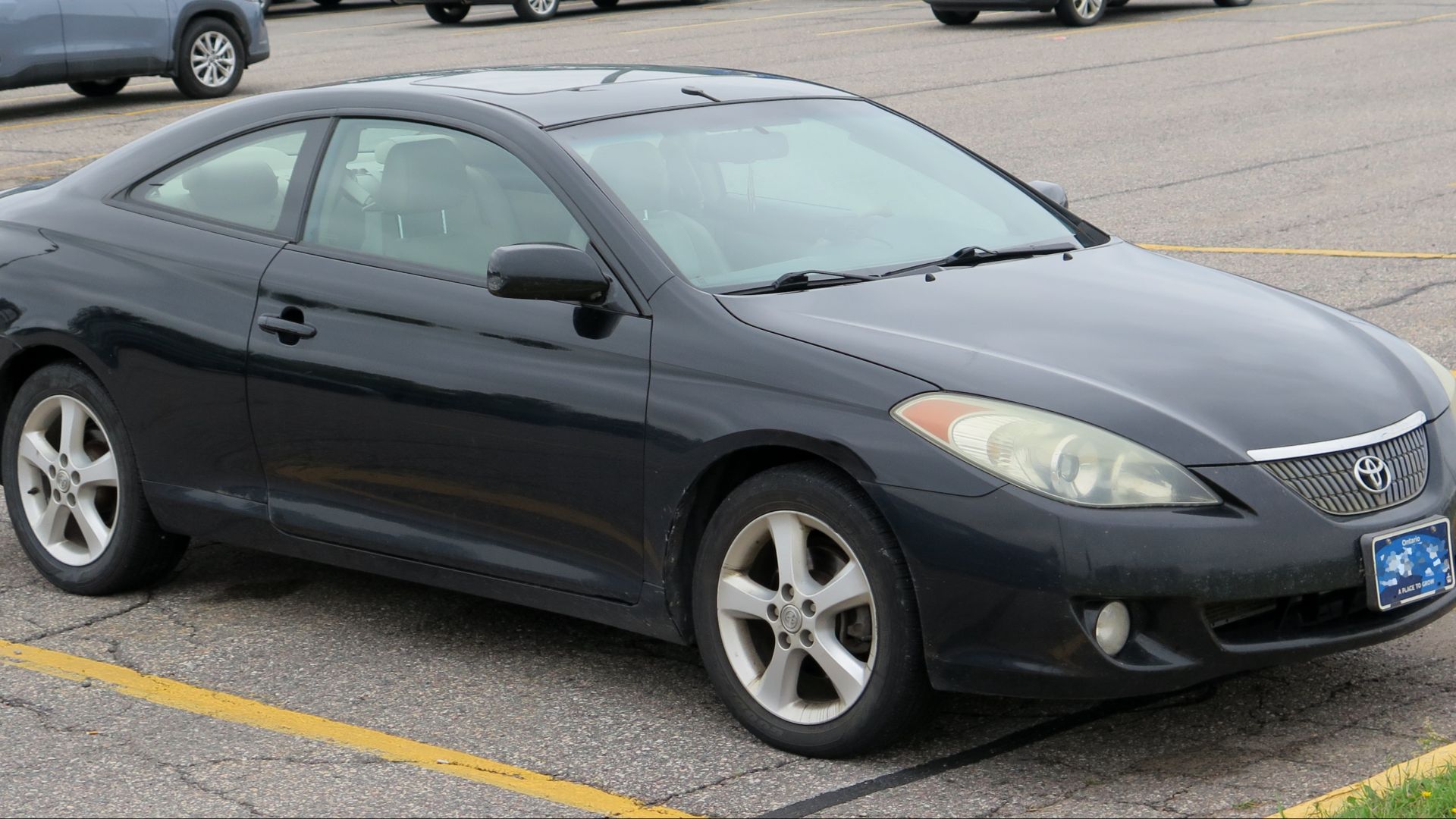 File:2006 Toyota Solara SLE V6 Coupe in Black, Front Right, 08-29-2022.jpg