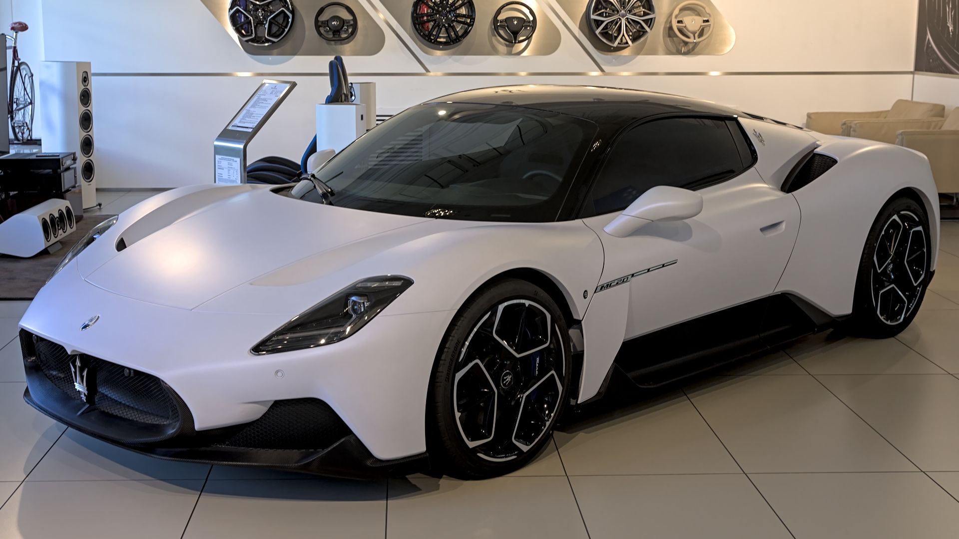 File:Maserati MC20 IAA 2021 1X7A0087.jpg