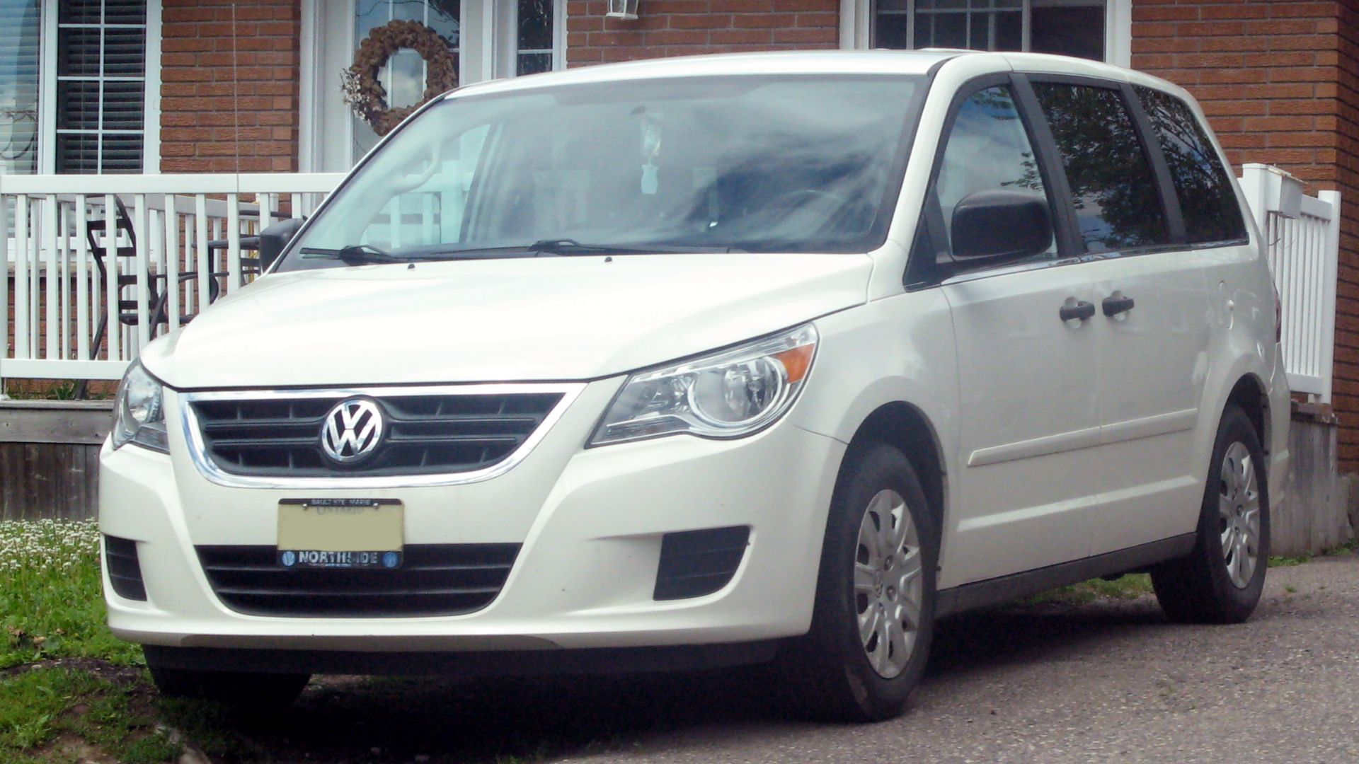 File:2012 Volkswagen Routan S, Front Left, 07-20-2020.jpg