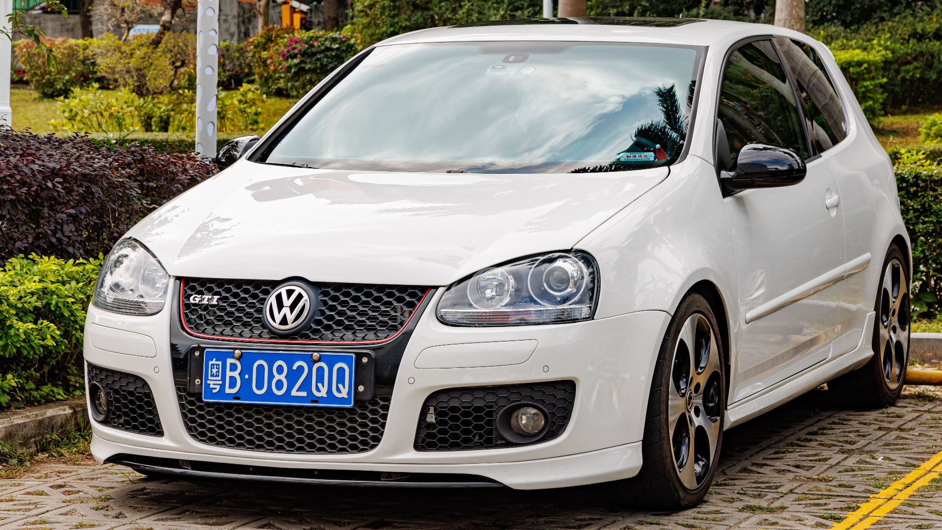 File:VOLKSWAGEN GOLF GTI 3 DOOR (Mk5 A5) China.jpg