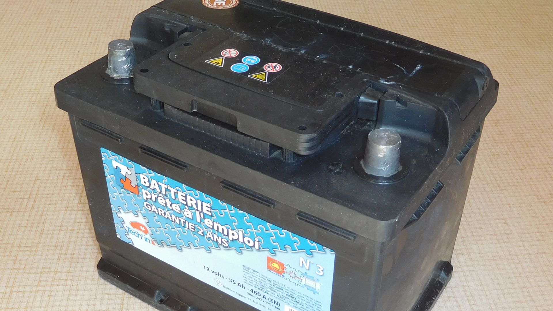 File:Lead-acid automotive battery, 55 Ah.jpg