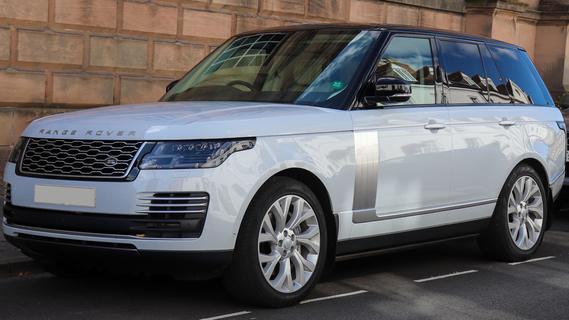 File:2019 Land Rover Range Rover Autobiography SDV8 Automatic 4.4 Front.jpg