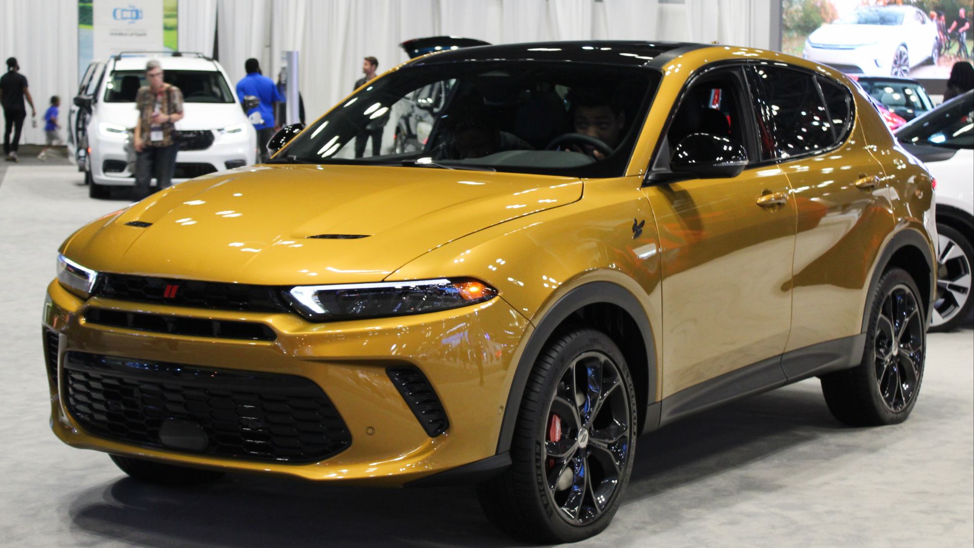 File:2023 Dodge Hornet RT, front NYIAS 2023.jpg