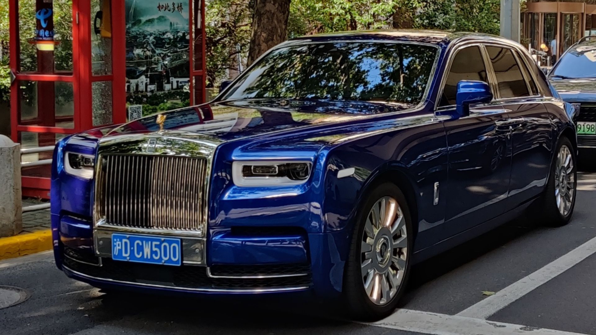 File:Rolls-Royce Phantom VIII 001.jpg