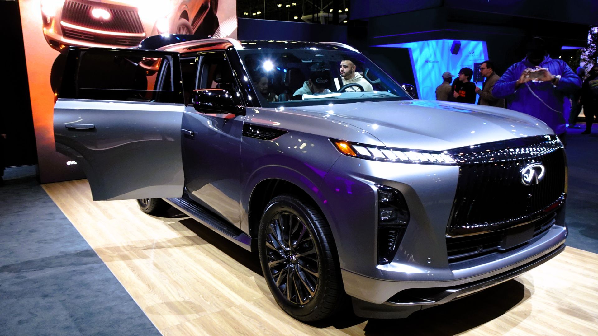 File:2025 Infiniti QX80 (United States) front view.jpg