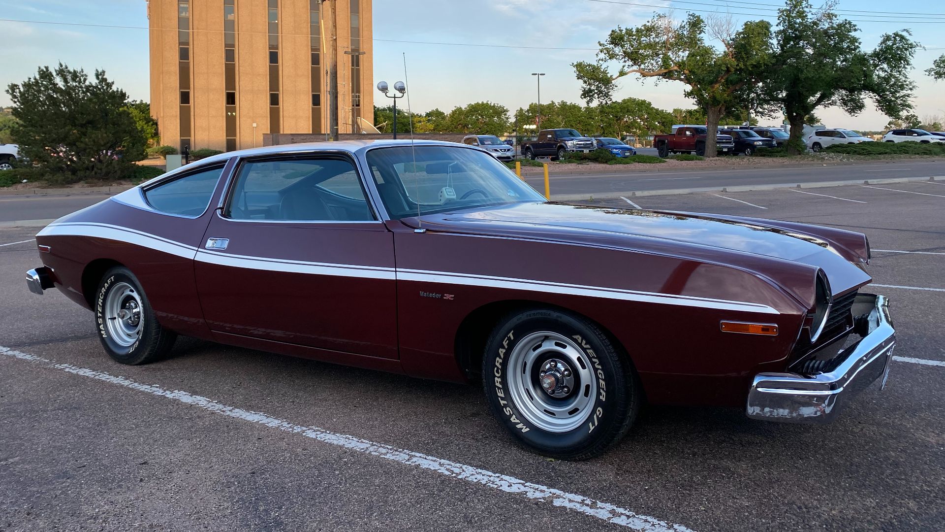 File:1974 AMC Matador X coupe in burgundy with white stripe and roof at 2021 AMO meet 2of6.jpg