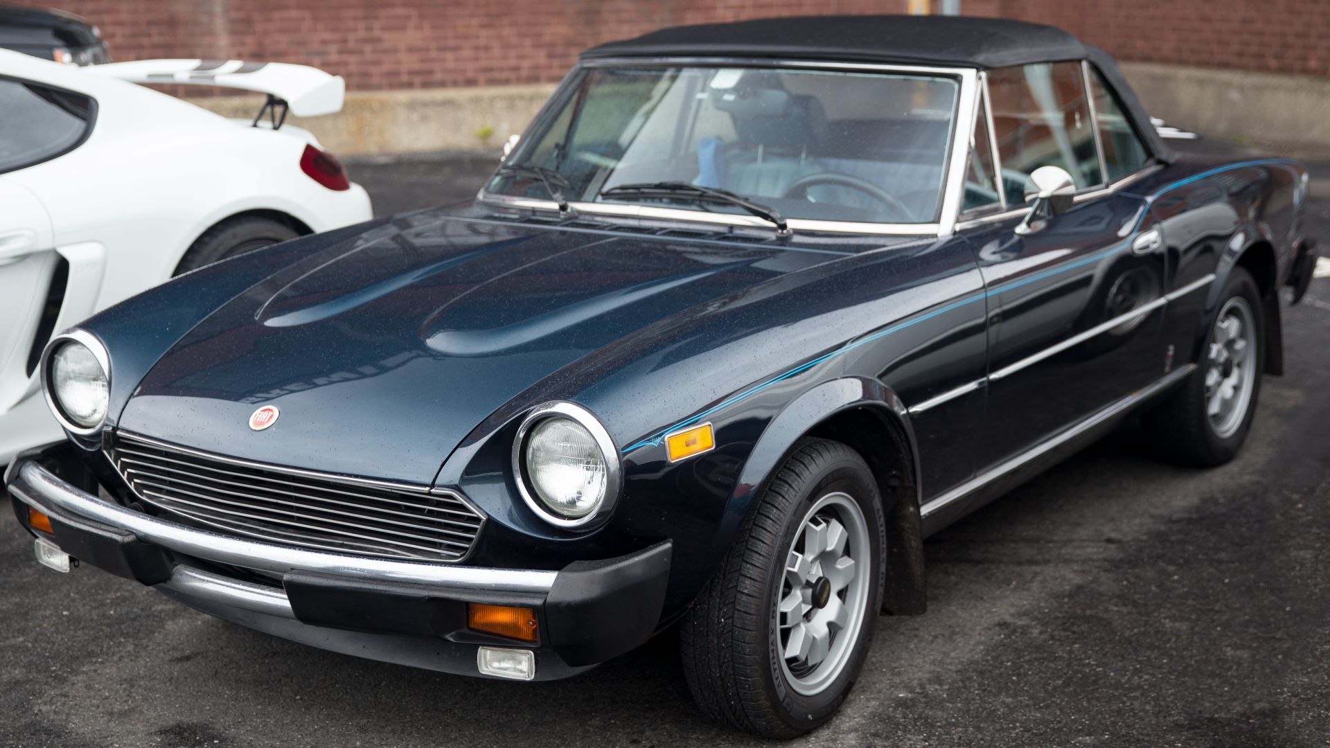 File:1981 Fiat Spider 2000 in blue, front left.jpg