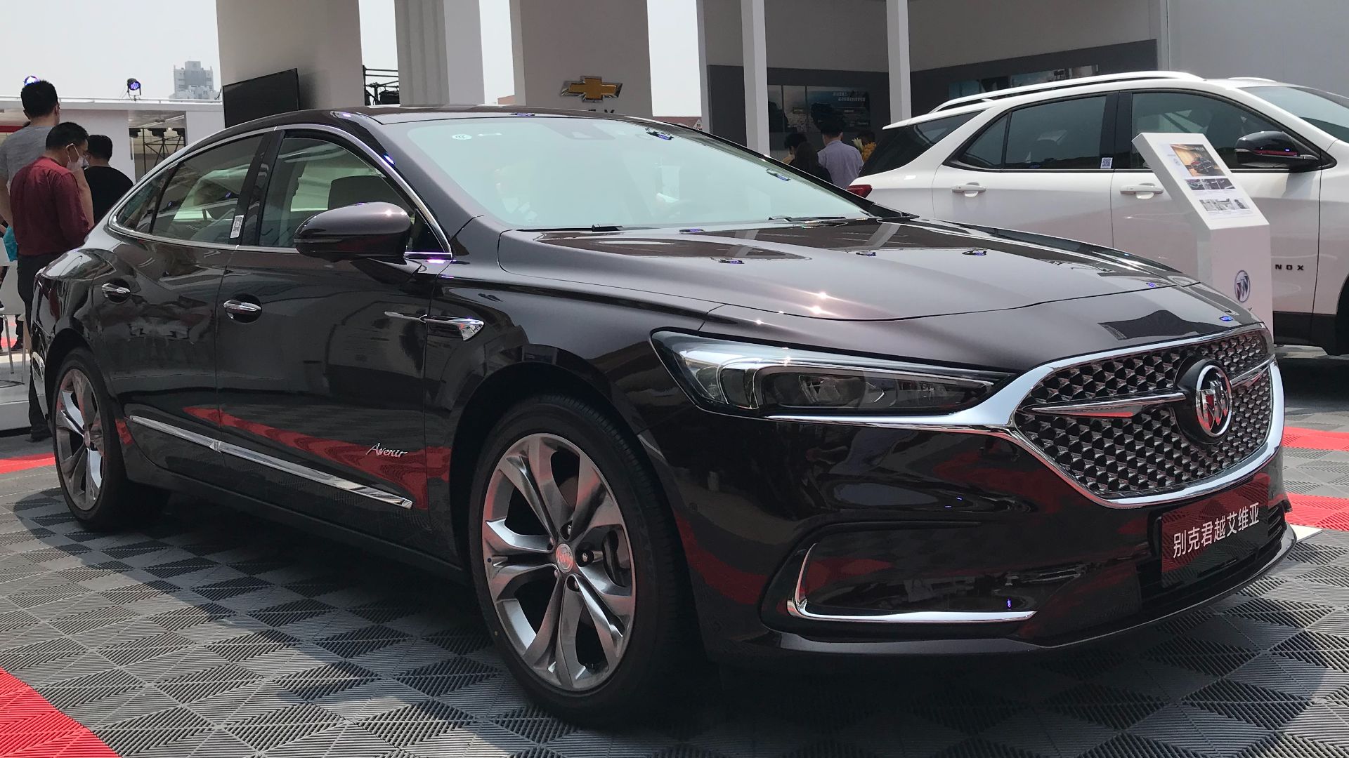 File:Buick LaCrosse third generation facelift 001.jpg