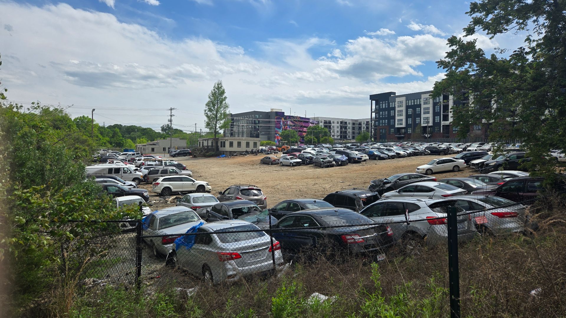 File:Both blocks of junkyards along Belmont Ave Mid-April 2025.jpg