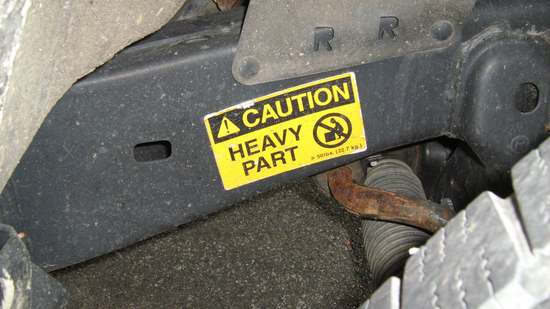 File:Toyota 2000-3 Tundra recall pickup with a new replacement frame.jpg