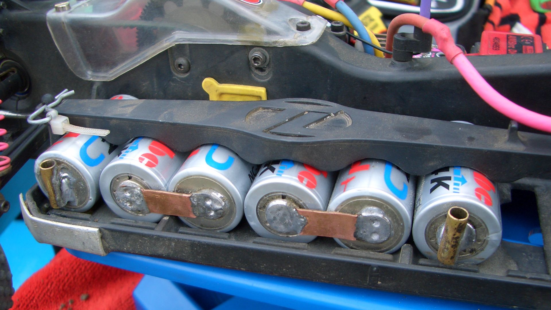 File:Side-by-side battery pack.JPG