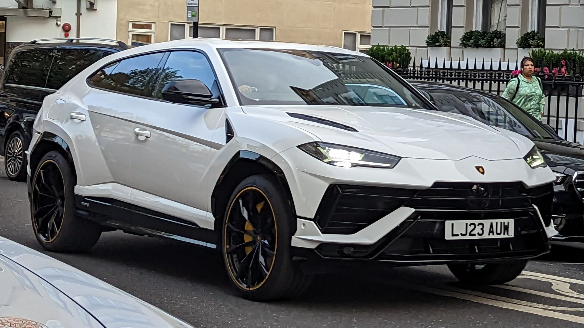 File:2023 Lamborghini Urus Performante 2.jpg