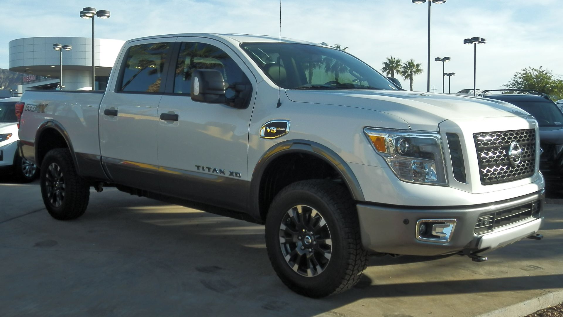 File:Nissan Titan V8 P4220668.jpg