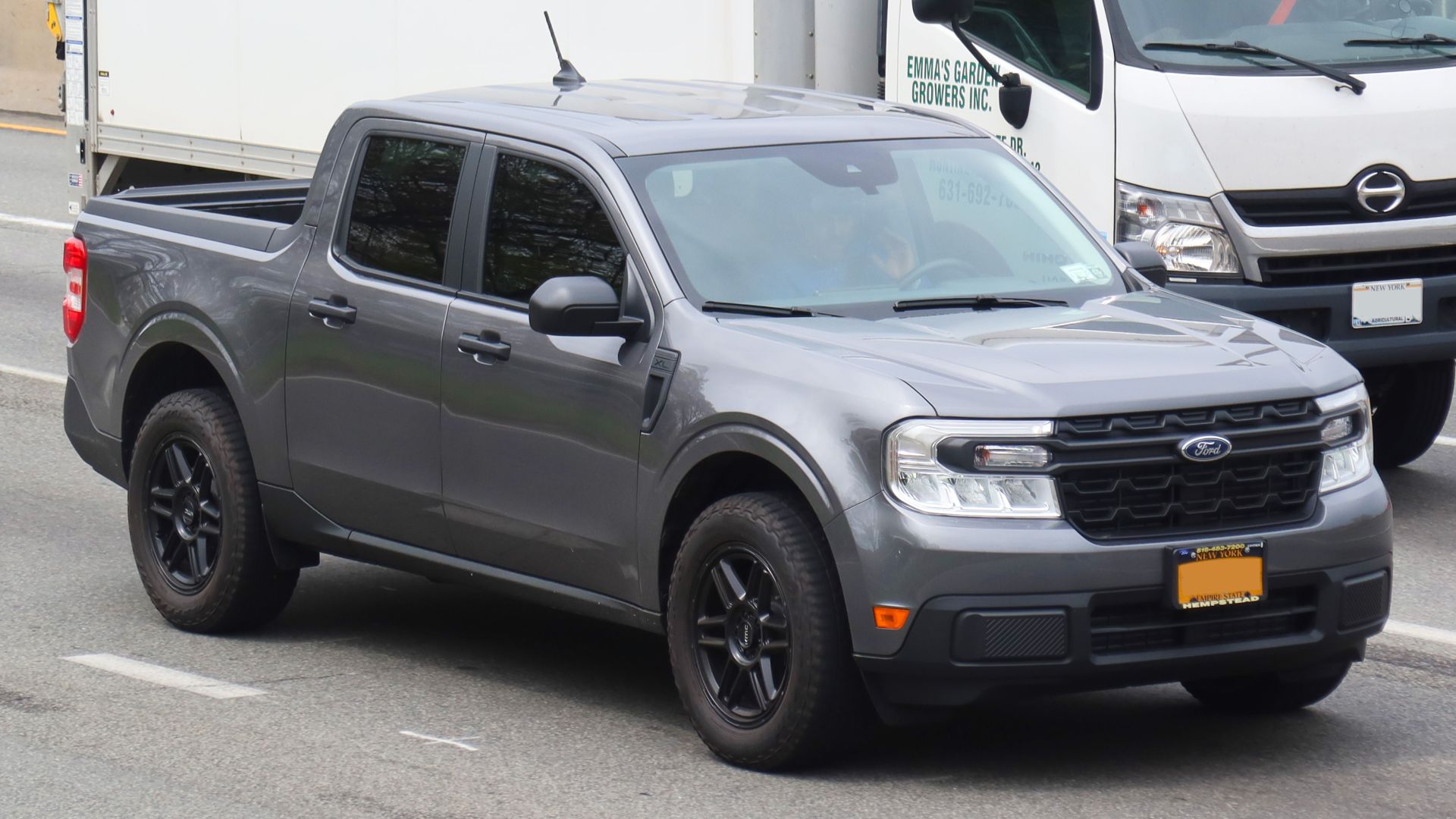 File:2022 Ford Maverick XL, front 5.4.22.jpg