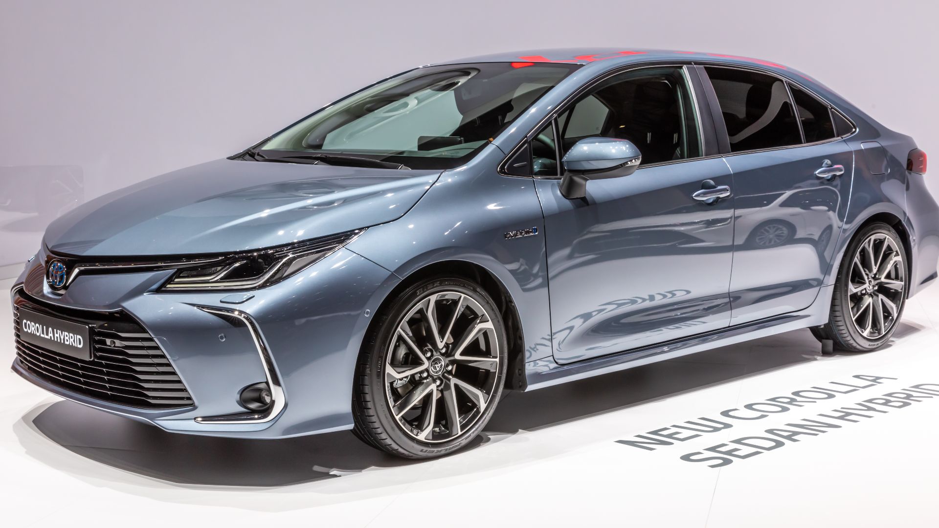 File:Toyota Corolla Hybrid Sedan, GIMS 2019, Le Grand-Saconnex (GIMS1338).jpg