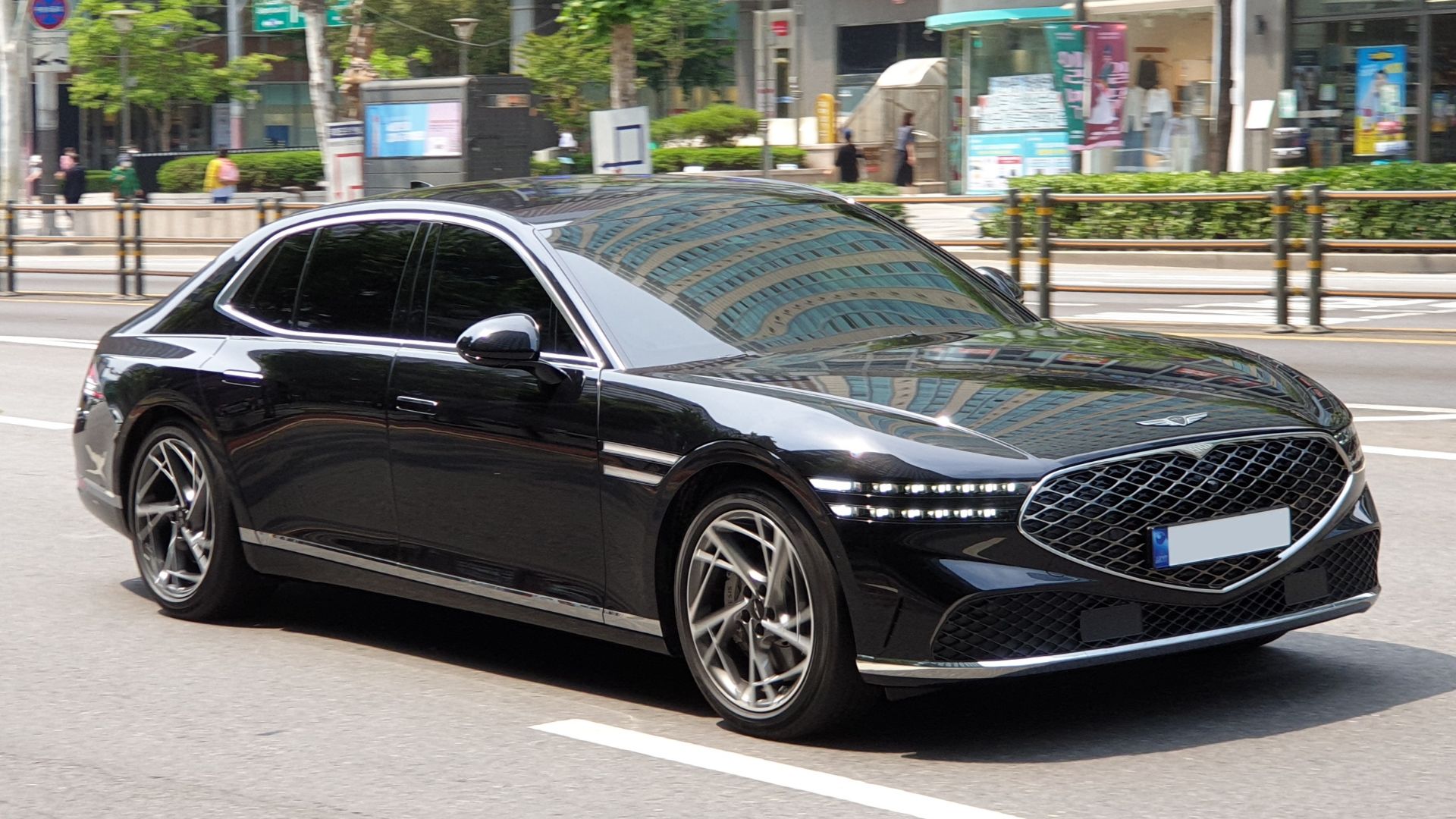 File:Genesis G90 RS4 Maui Black (26).jpg