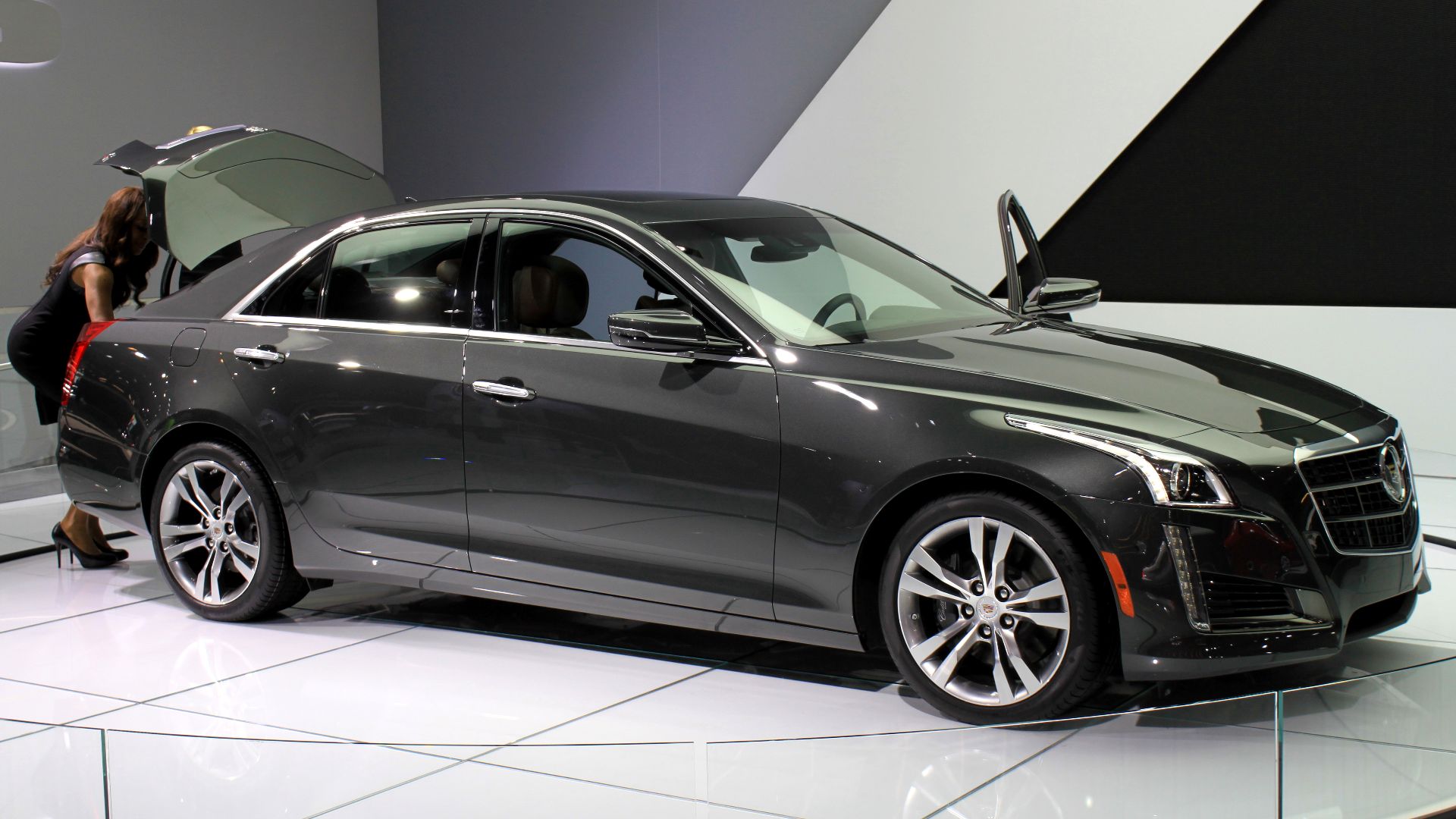 File:Cadillac CTS-V at New York International Auto Show (8611062047).jpg