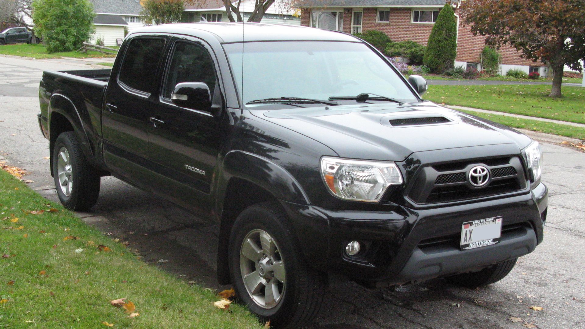File:2015 Toyota Tacoma Double Cab Long Bed, Front Right, 10-15-2020.jpg