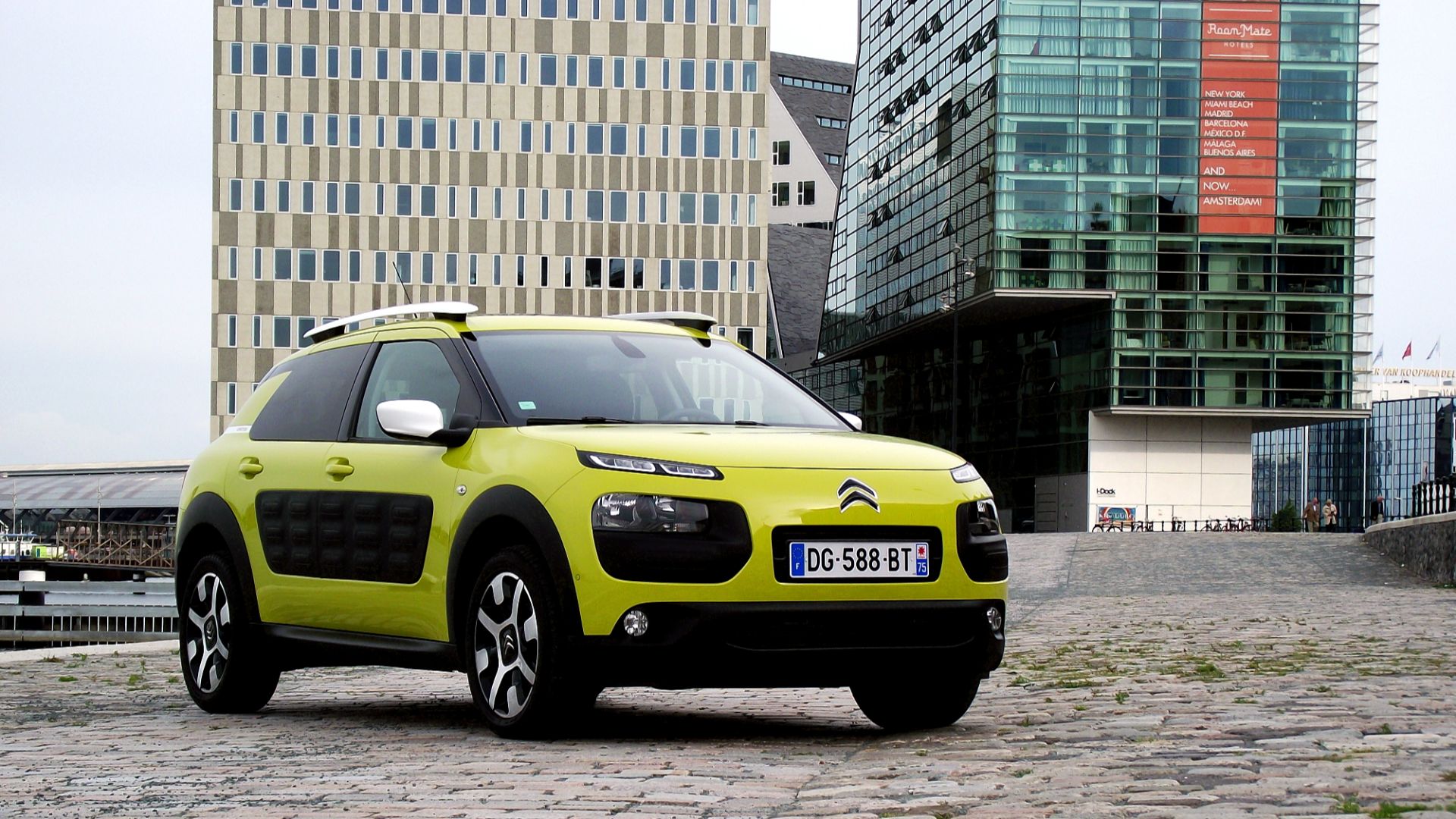 File:2014 Citroën C4 Cactus Feel Edition PureTech e-THP 110 Vorderansicht Hello Yellow Amsterdam.JPG