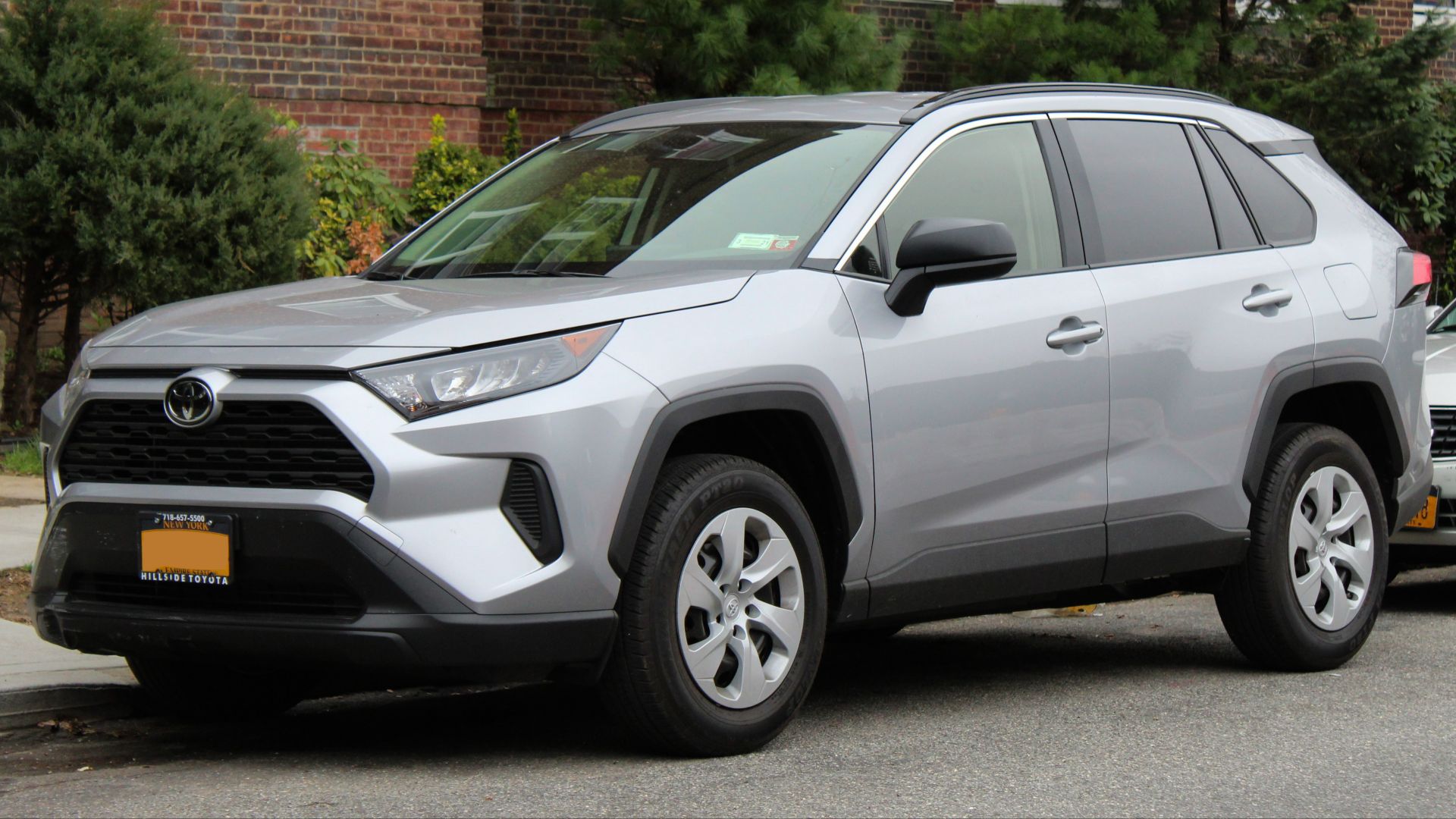 File:2019 Toyota RAV4 LE 2.5L front 4.14.19.jpg