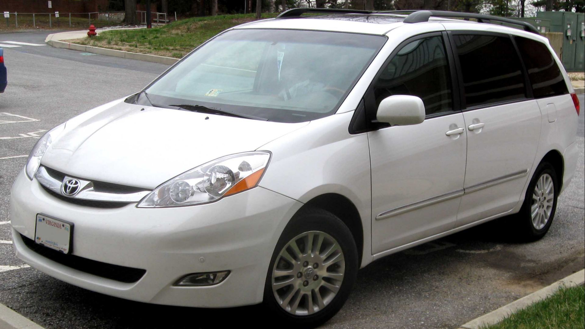 File:07-09 Toyota Sienna Limited.jpg