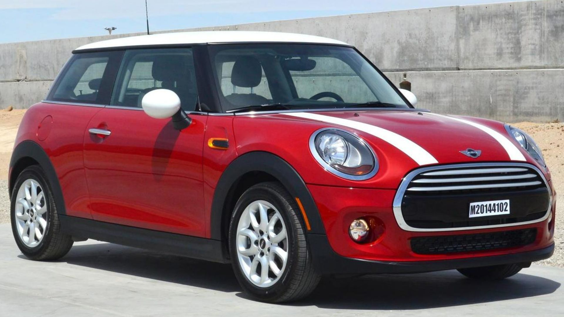 File:2014 MINI Cooper Hardtop -- NHTSA test 8883 - front.jpg