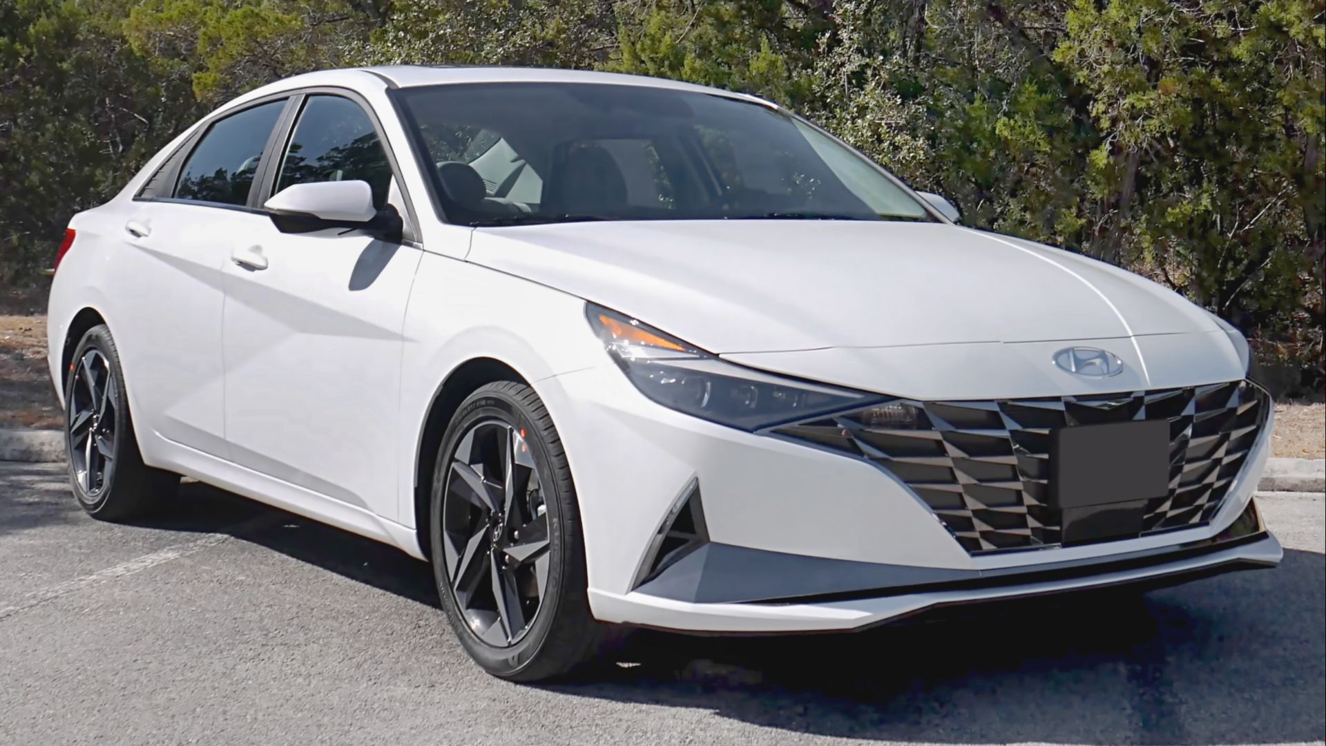 File:2021 Hyundai Elantra Limited (United States) front view.png