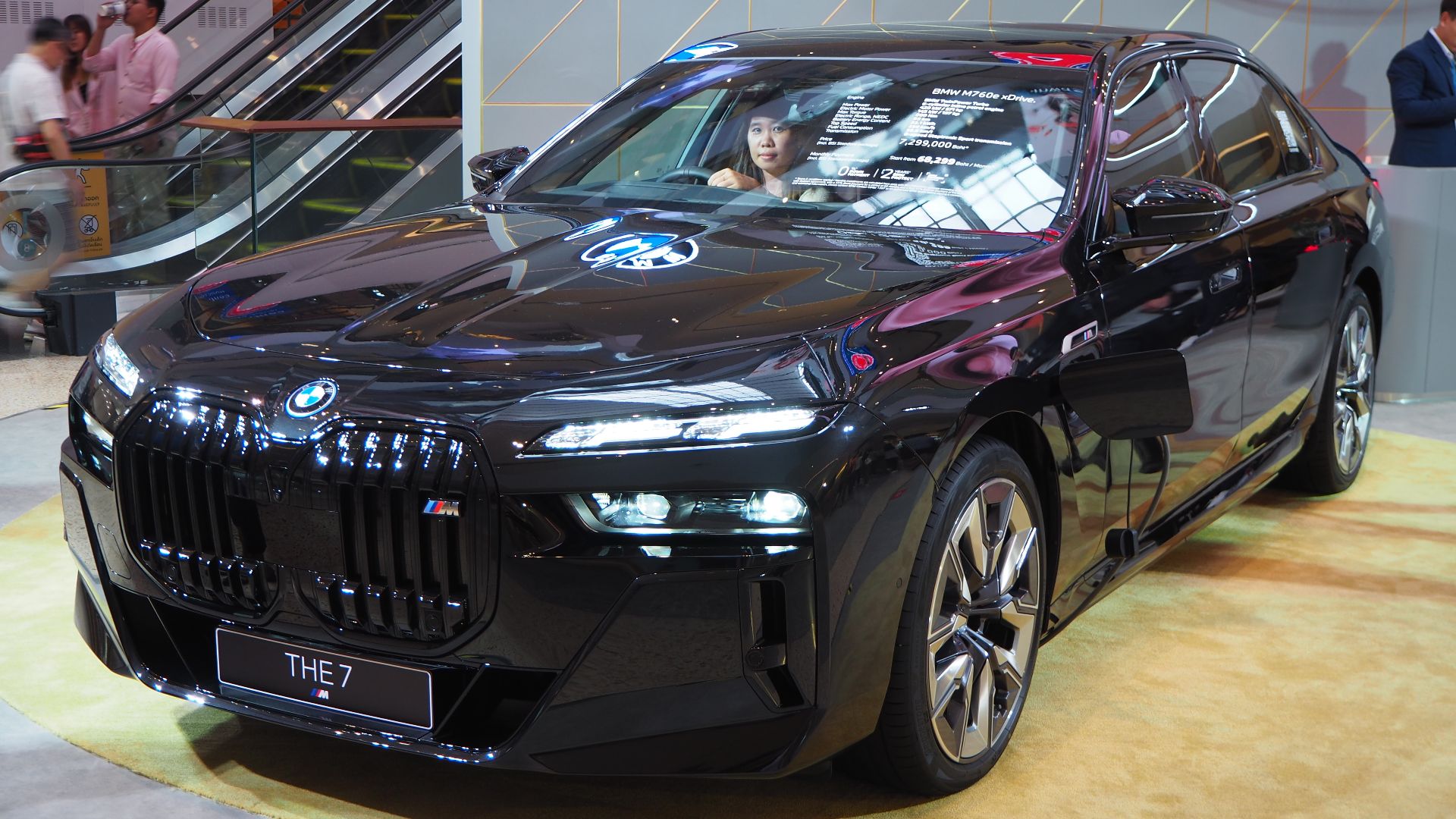 File:2023 BMW 7-Series M760e xDrive.jpg