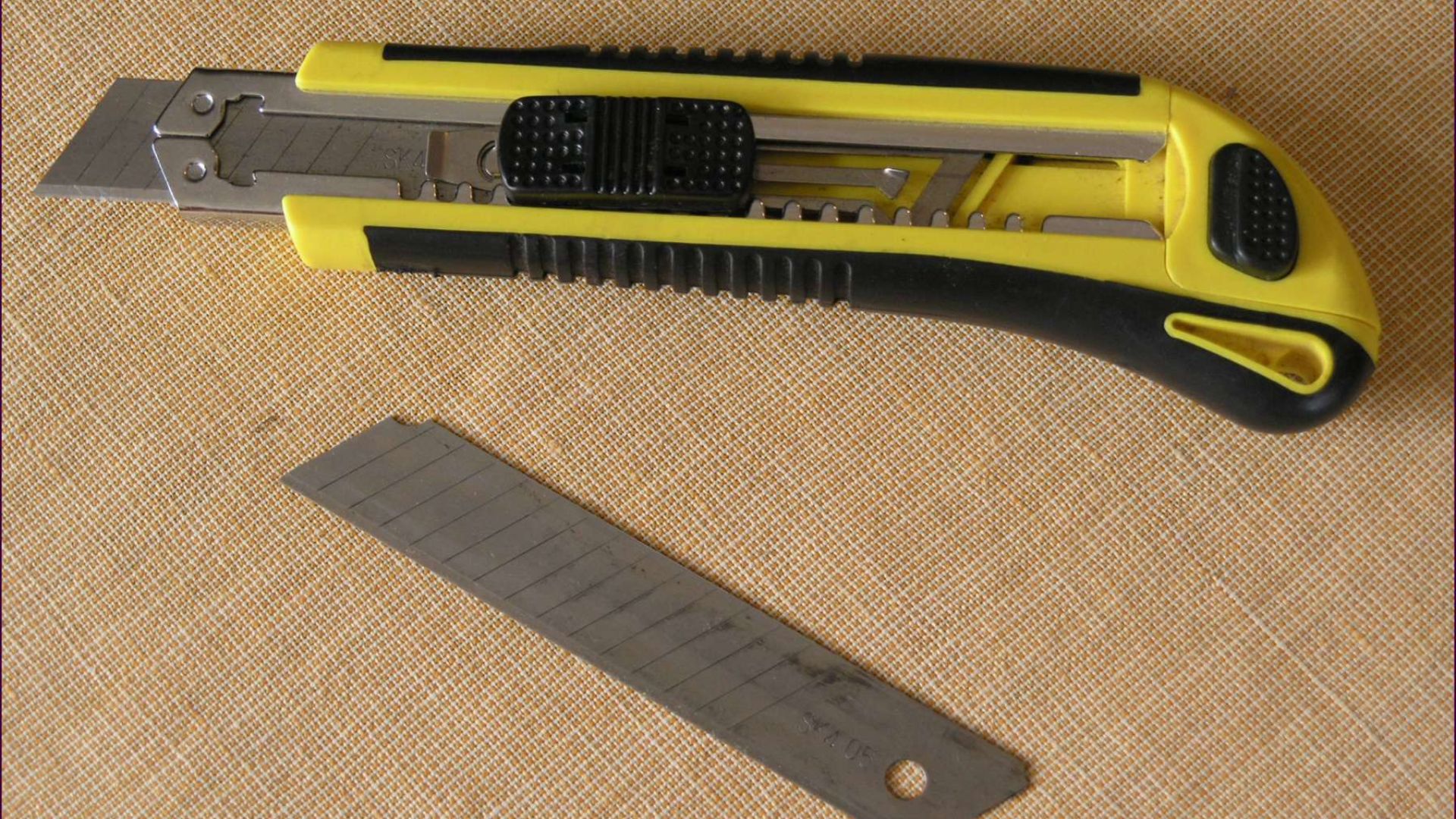 File:Utility knife.jpg