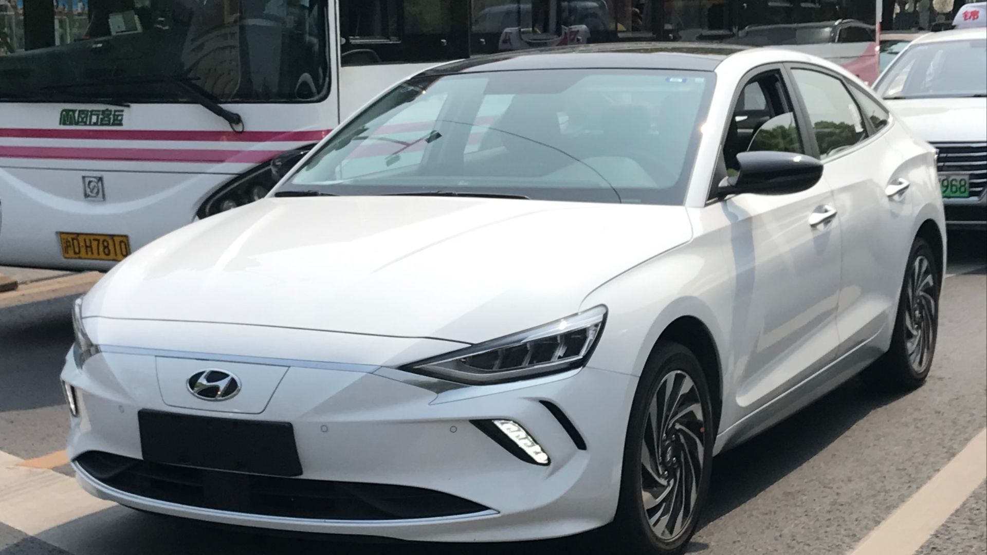 File:Hyundai Lafesta EV 001.jpg