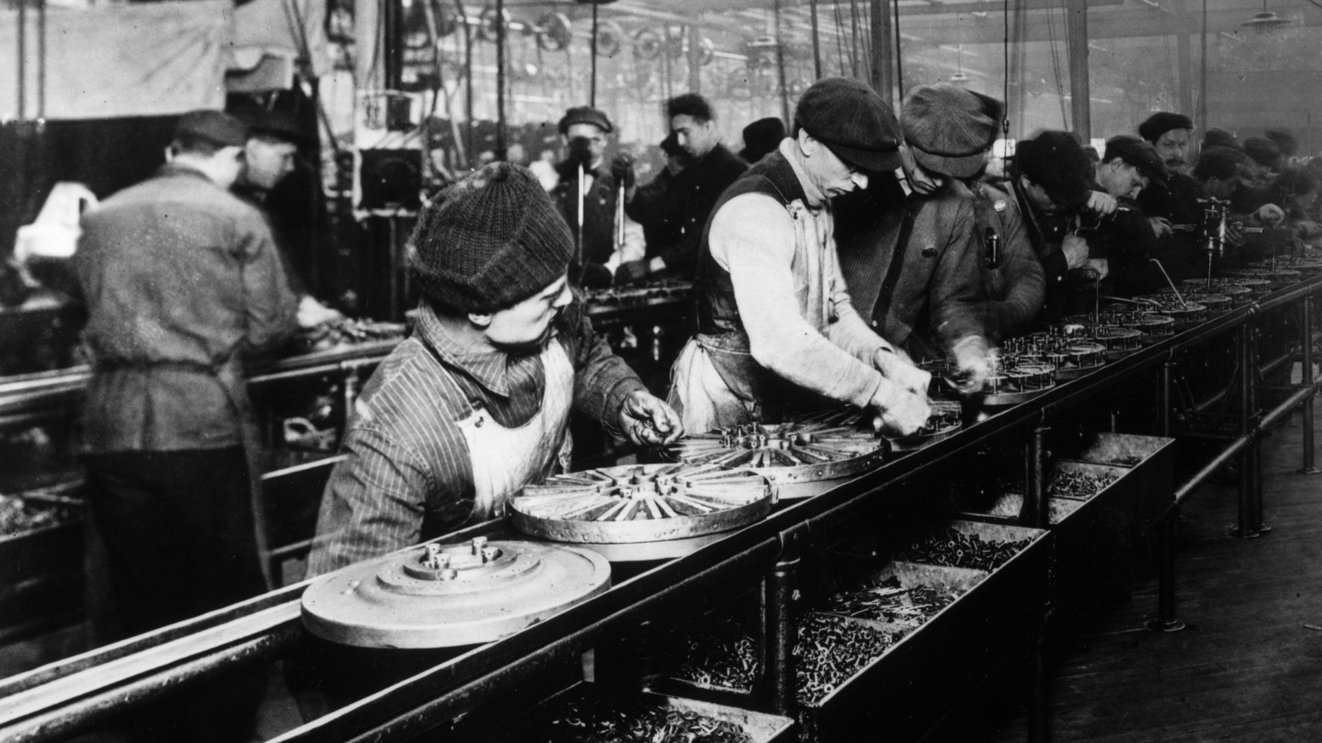 File:Ford assembly line - 1913.jpg