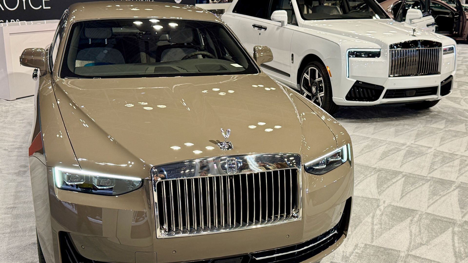 File:2025 Rolls-Royce Ghost and Cullinan Series II.jpg