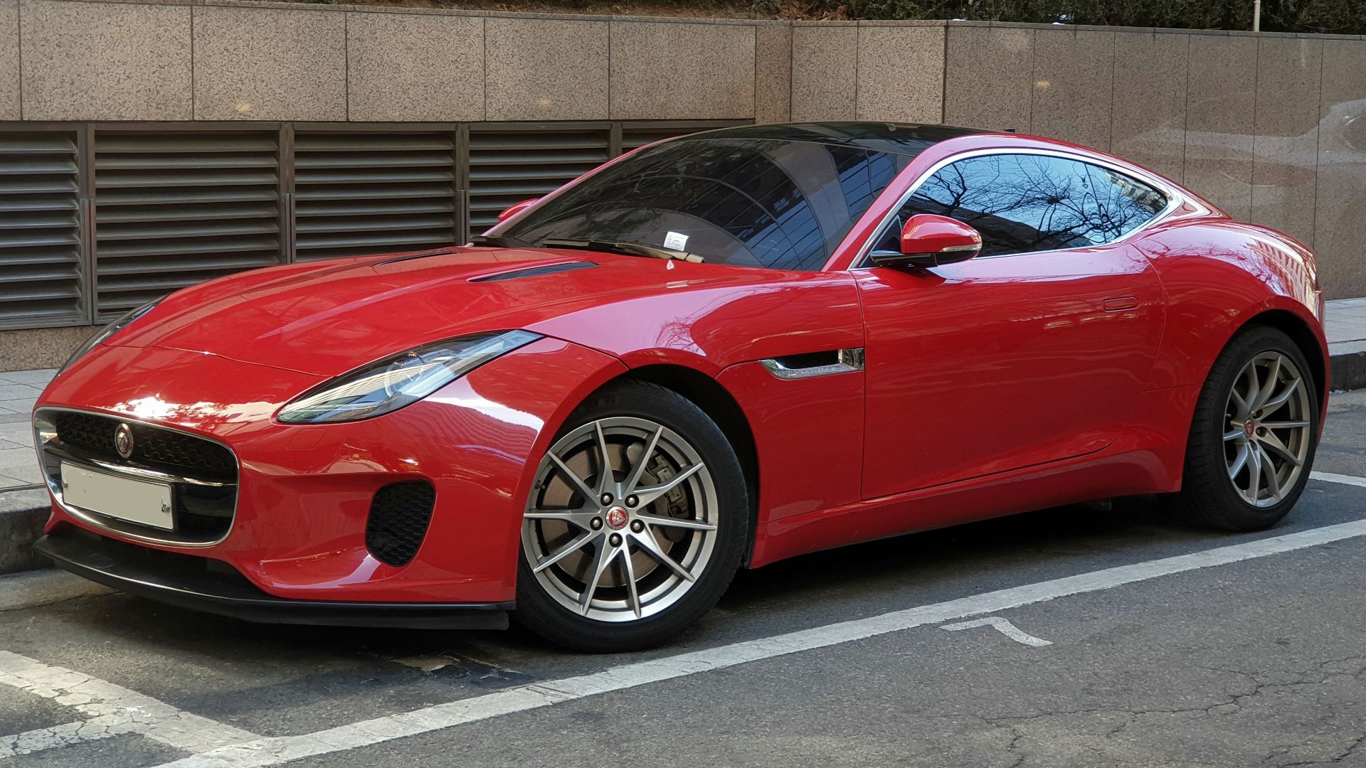 File:Jaguar F-Type P300 X152 red (1).jpg