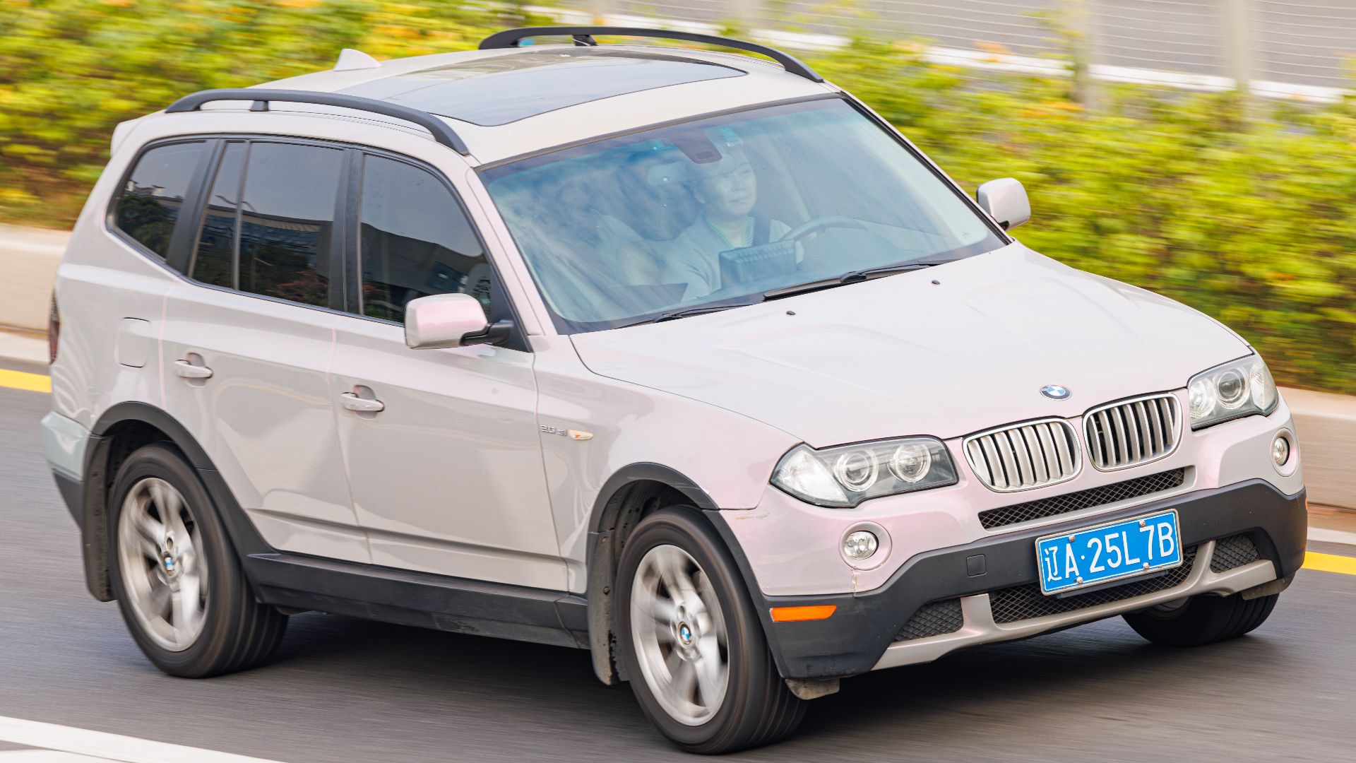File:BMW X3 (E83) China (7).jpg