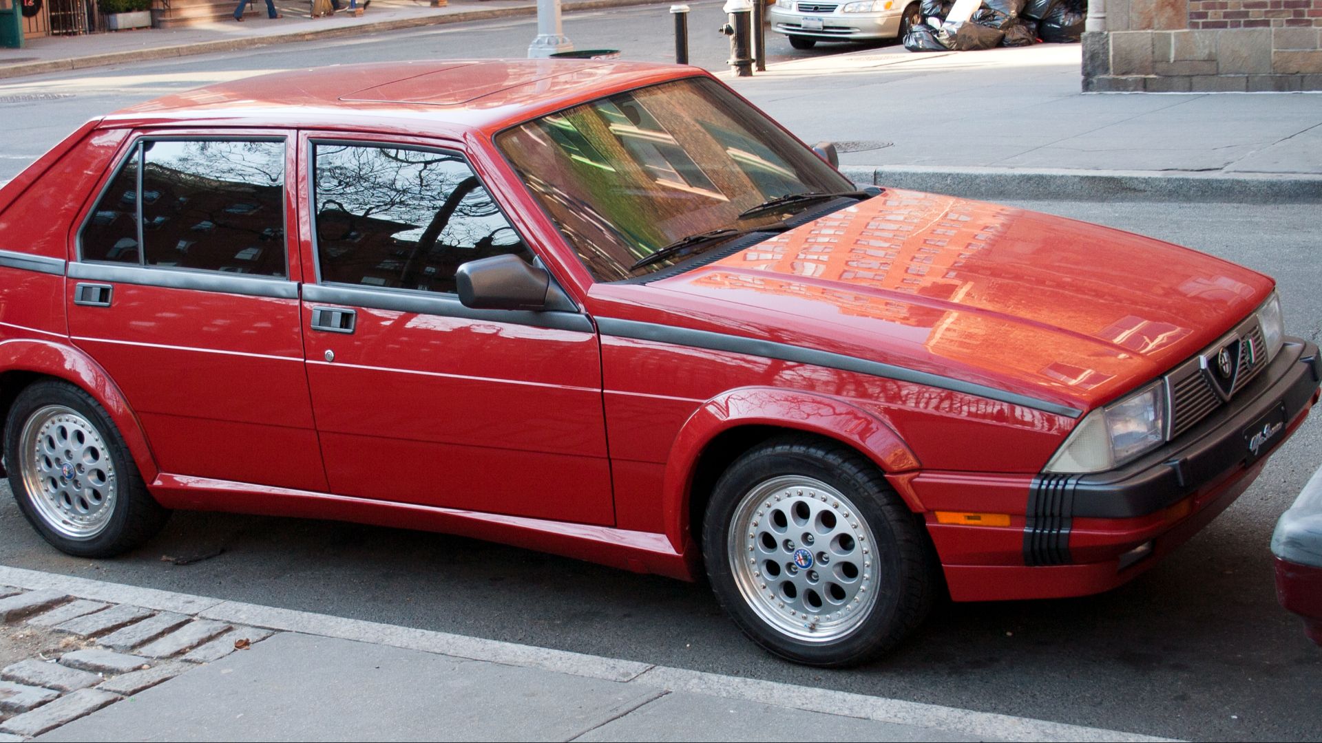 File:1987 AR Milano QV 3.0, hf.jpg