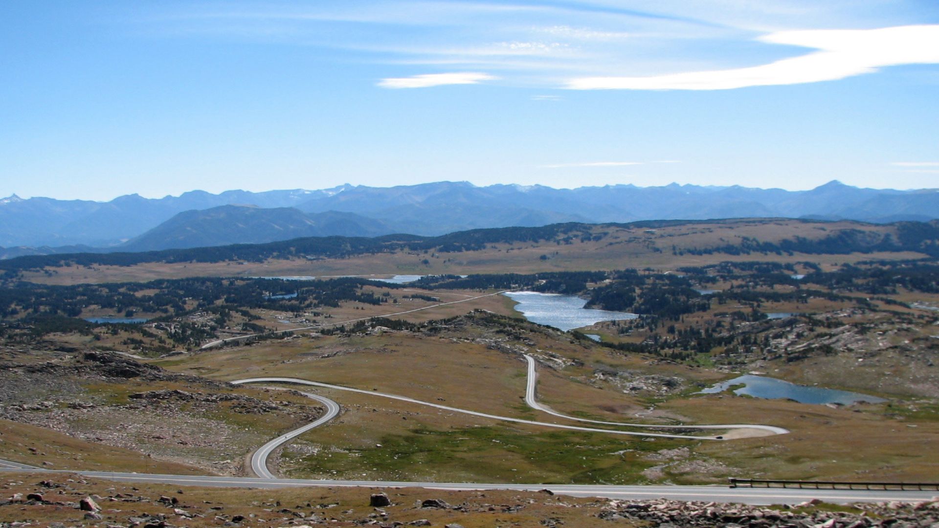 File:Beartooth Highway Showing Switchbacks.jpg