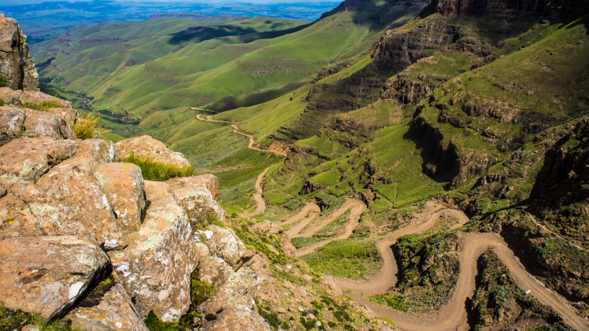 File:Sani Pass heading into Lesotho.jpg