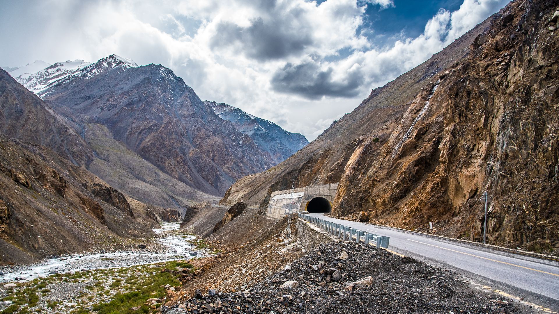 File:Tunnels on the Karakoram Highway in Pakistan.jpg