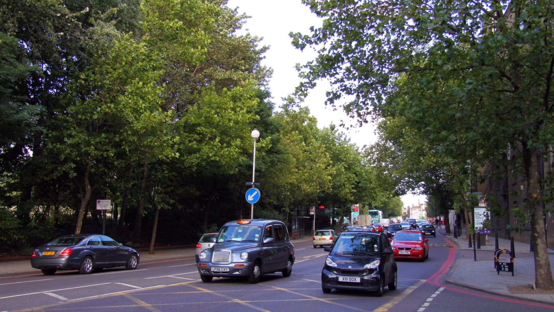 File:The Highway in Wapping - geograph.org.uk - 2200881.jpg