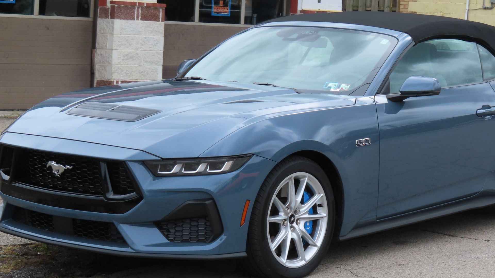 File:2024 Ford Mustang GT Premium convertible, front left, 09-28-2024.jpg