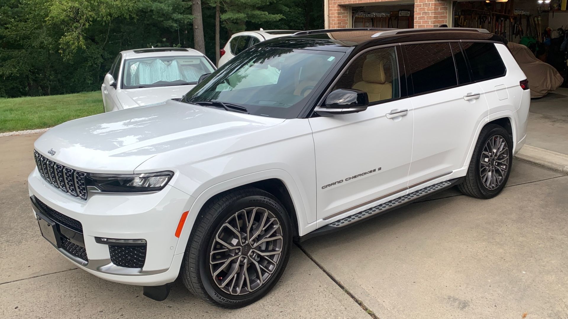 File:2023 Jeep Grand Cherokee L Summit Reserve.jpg