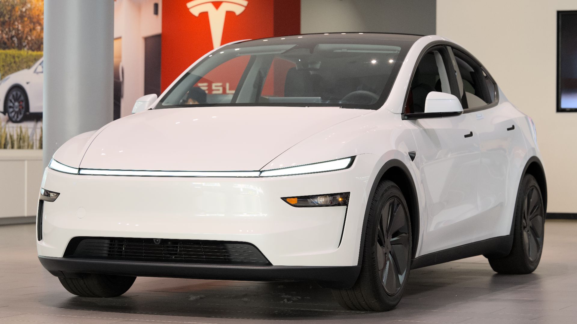 File:Tesla Model Y 2025 at Santana Row dllu 02.jpg